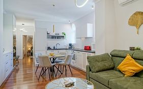 Charming 2Bdr Apt Downtown